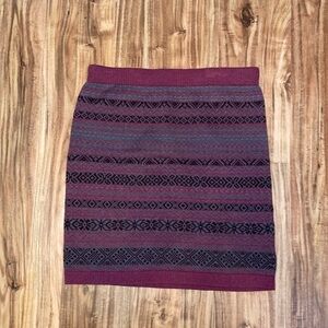 J Jill women’s skirt Medium 10 12 mini stretch knit sweater pattern red grey